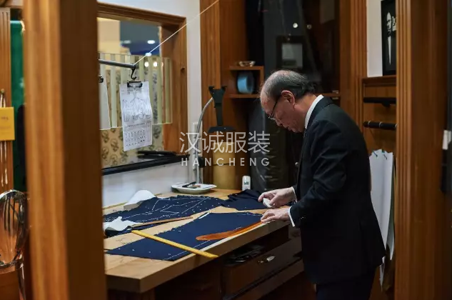一位传奇裁缝说:西服是男人的铠甲,穿上就要去战斗